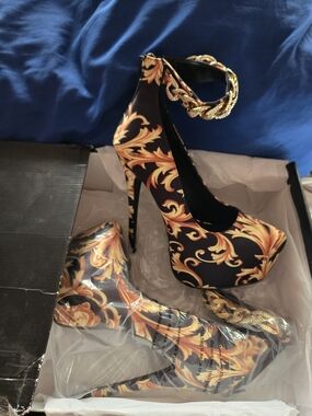 Shoe Dazzle Black and Gold Baroque-print Platform Ankle-Strap Pumps